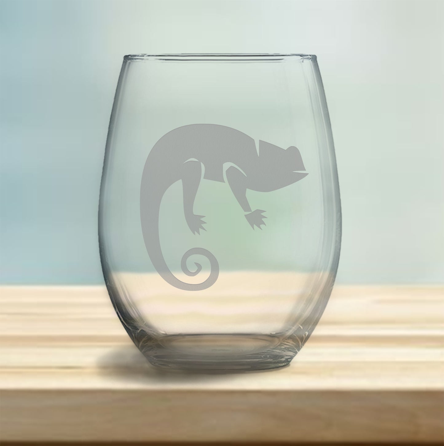 Stemless wine glass with etched cool iguana design – a captivating gift for reptile lovers, featuring a detailed iguana design that radiates cool, relaxed vibes.