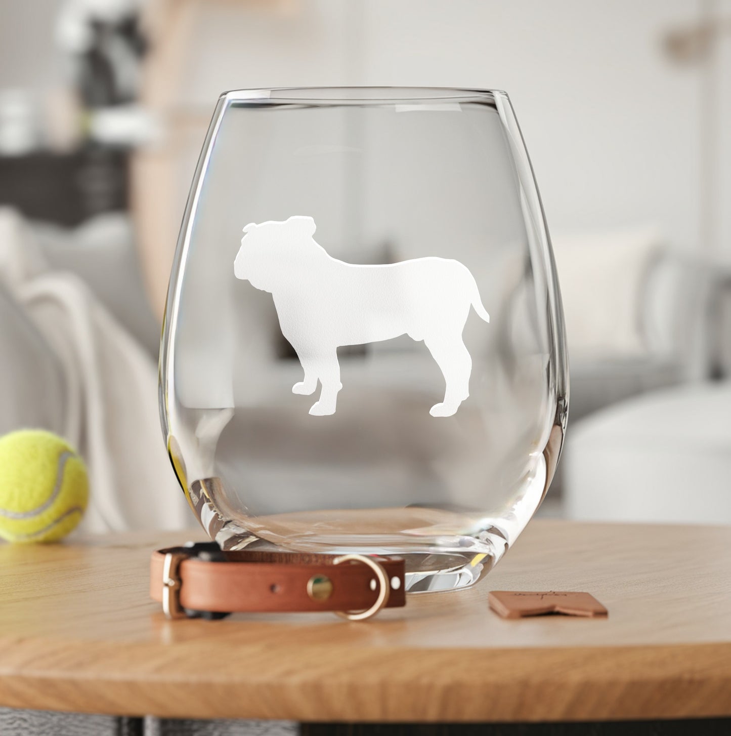 Stemless wine glass with etched standing Bulldog design – a strong and unique gift for dog lovers, highlighting the Bulldog’s stout and courageous nature.