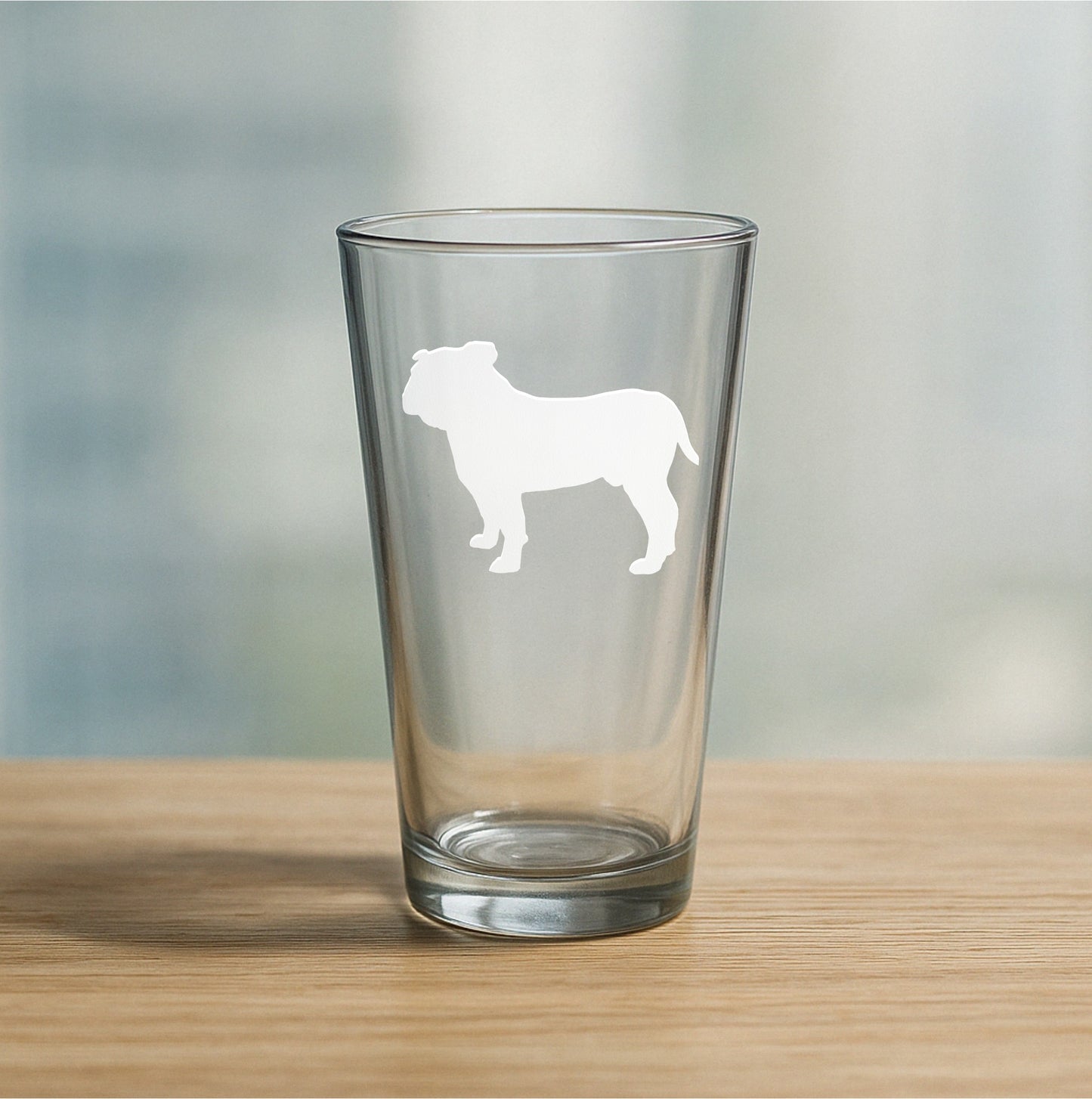 Custom etched pint glass featuring standing Bulldog design – personalized beer glass gift for dog lovers, pet owners, and Bulldog breed enthusiasts