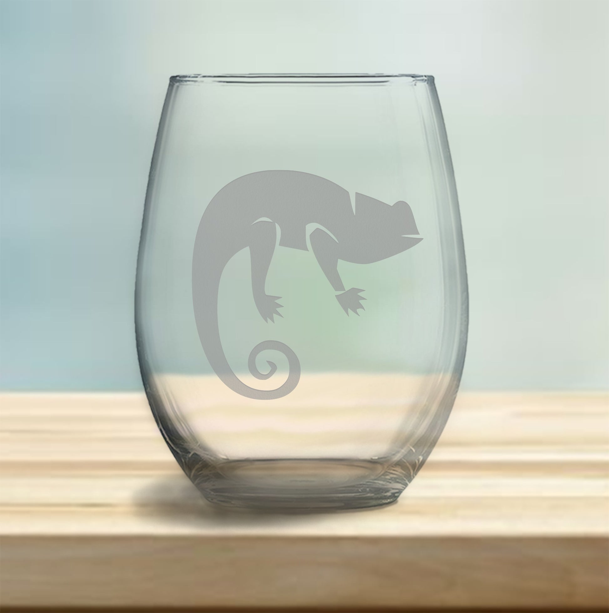 Stemless wine glass with etched cool iguana design – a captivating gift for reptile lovers, featuring a detailed iguana design that radiates cool, relaxed vibes.