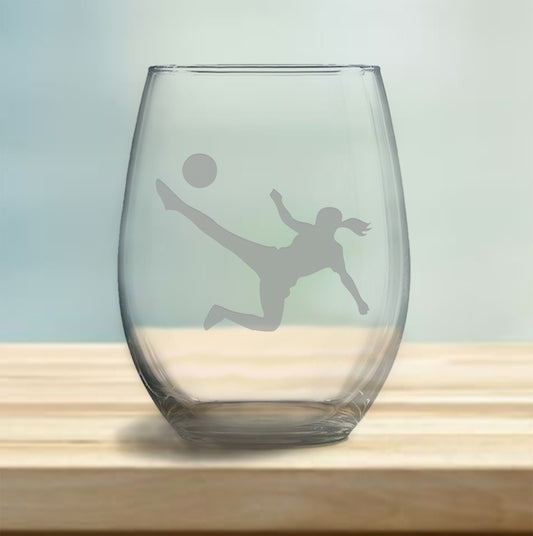 Stemless wine glass with etched female soccer player design – perfect gift for soccer enthusiasts, ideal for enjoying wine with a dynamic, athletic touch.