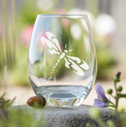 Stemless wine glass with etched flying dragonfly design – perfect gift for nature enthusiasts, ideal for enjoying wine with a delicate, insect-inspired touch.