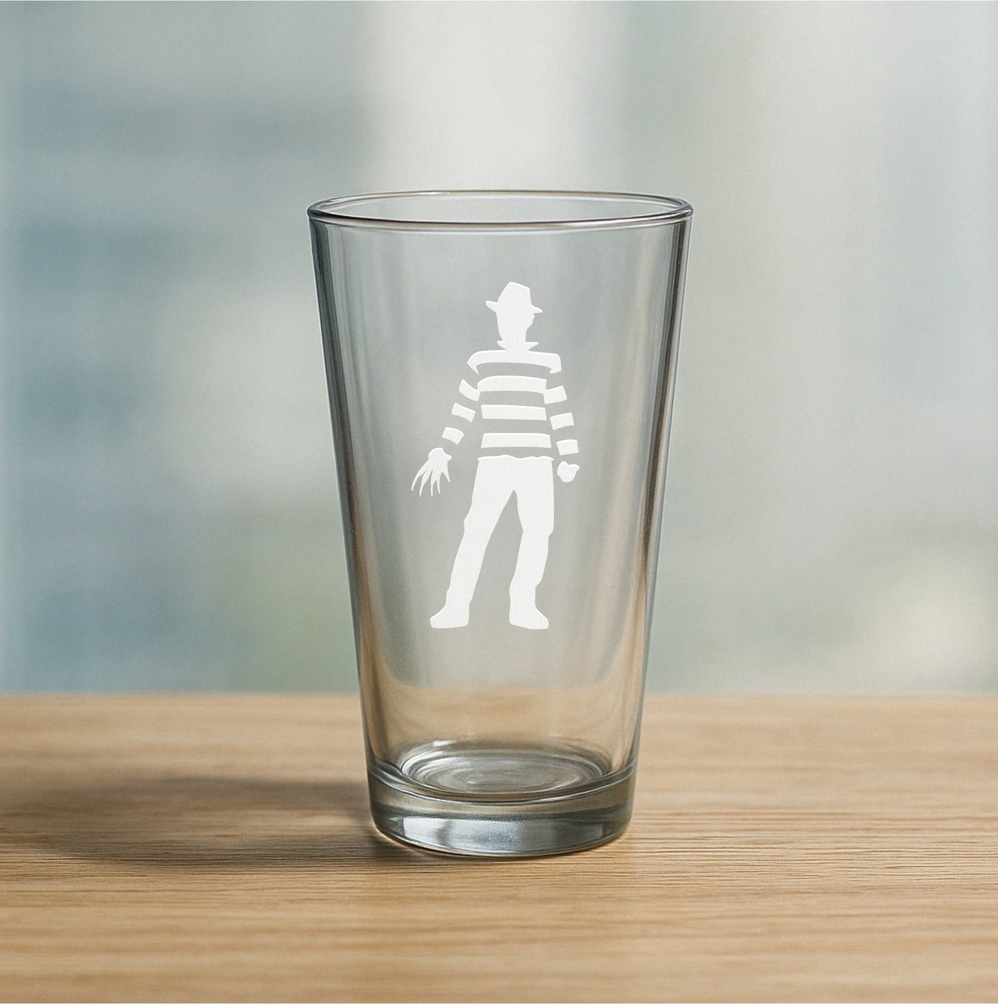 Custom etched pint glass featuring Freddy Krueger design – personalized beer glass gift for horror fans, movie collectors, and Halloween enthusiasts