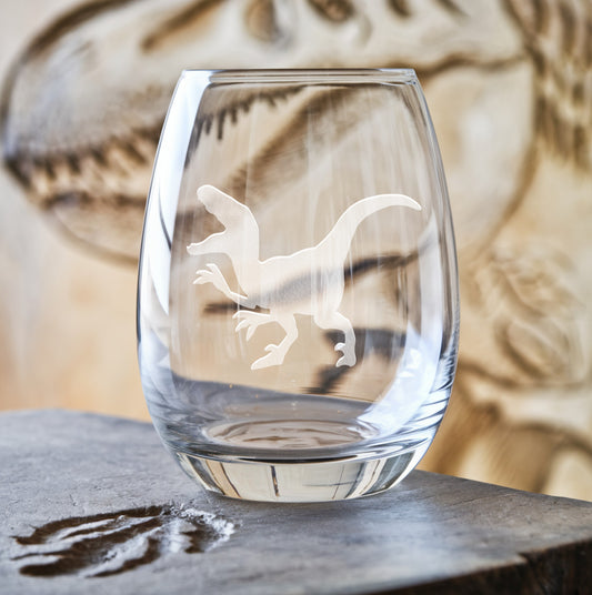 Stemless wine glass with etched roaring Velociraptor design – a fierce gift for dinosaur lovers, capturing the power and intensity of the Velociraptor in full roar.