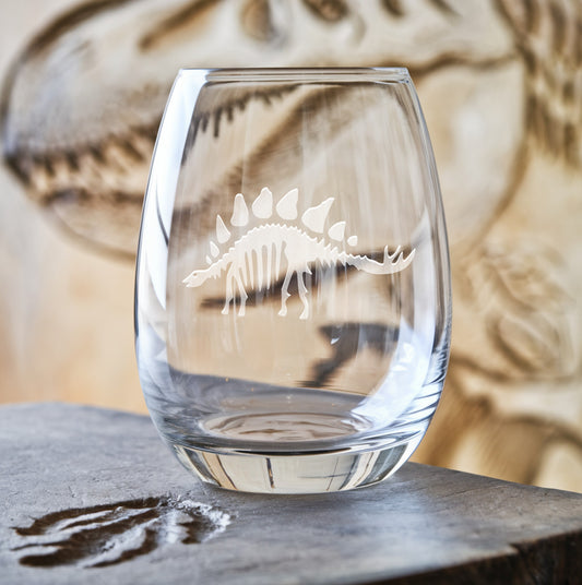 Stemless wine glass with etched Stegosaurus fossil design – a prehistoric gift for dinosaur fans, showcasing the detailed fossil of the iconic Stegosaurus in impressive clarity.