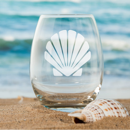 Stemless wine glass with etched sea shell design – great gift for beach lovers, perfect for coastal-themed celebrations